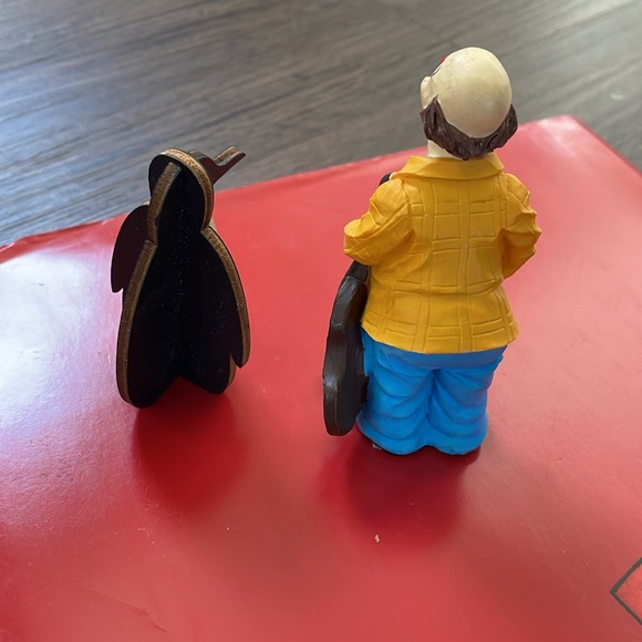 Ceramic clown with his Violin and a Wooden Carve Penguin - Picture 2 of 2